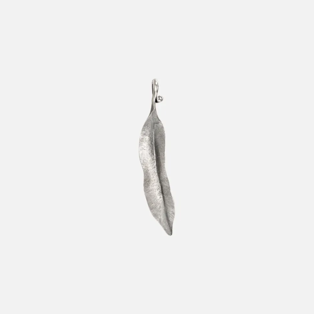 Ole Lynggaard Pendants-Leaves pendant medium