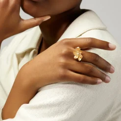 Ole Lynggaard Rings | New In-Wild Rose ring